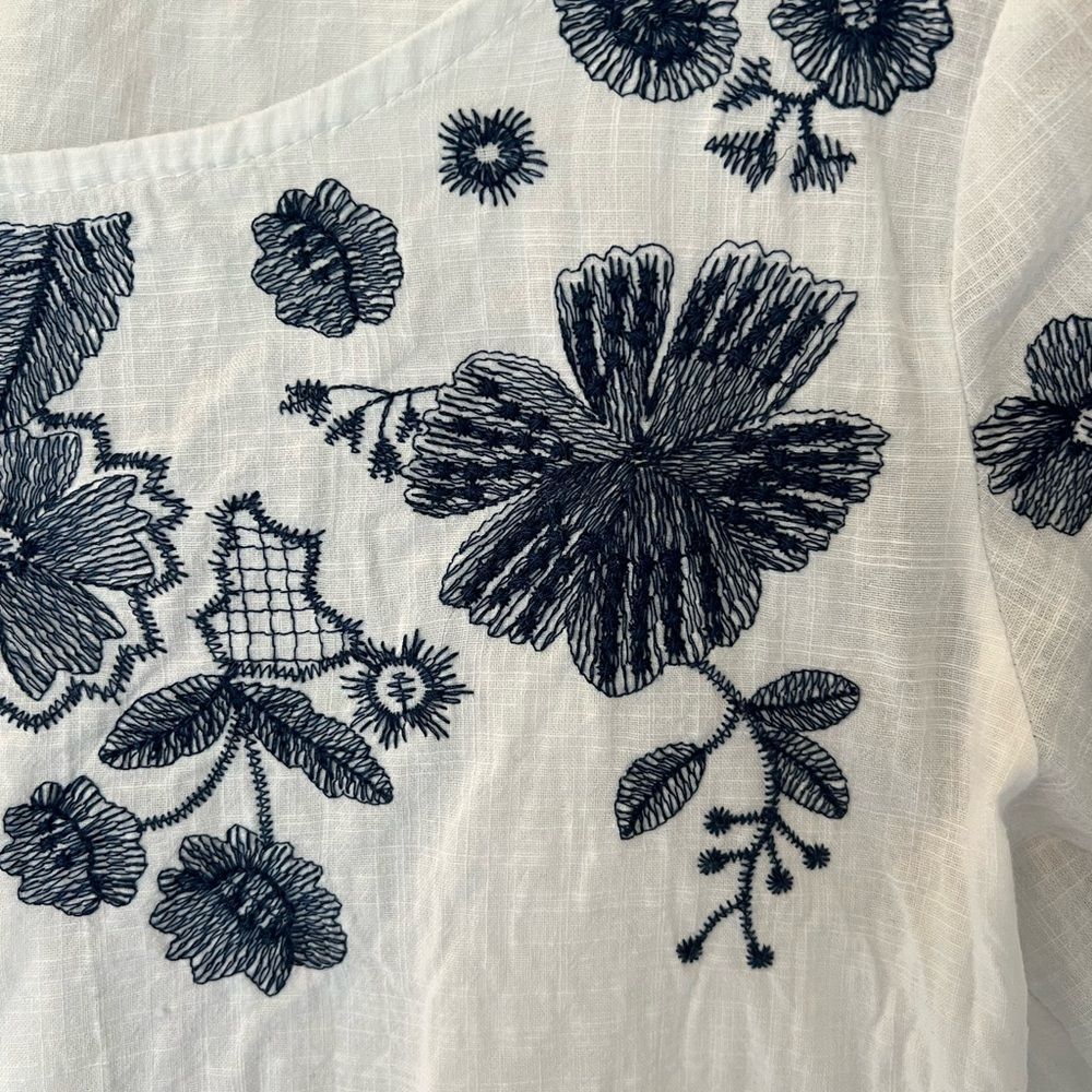 Embroidered Flower Blouse - Picture 5 of 7
